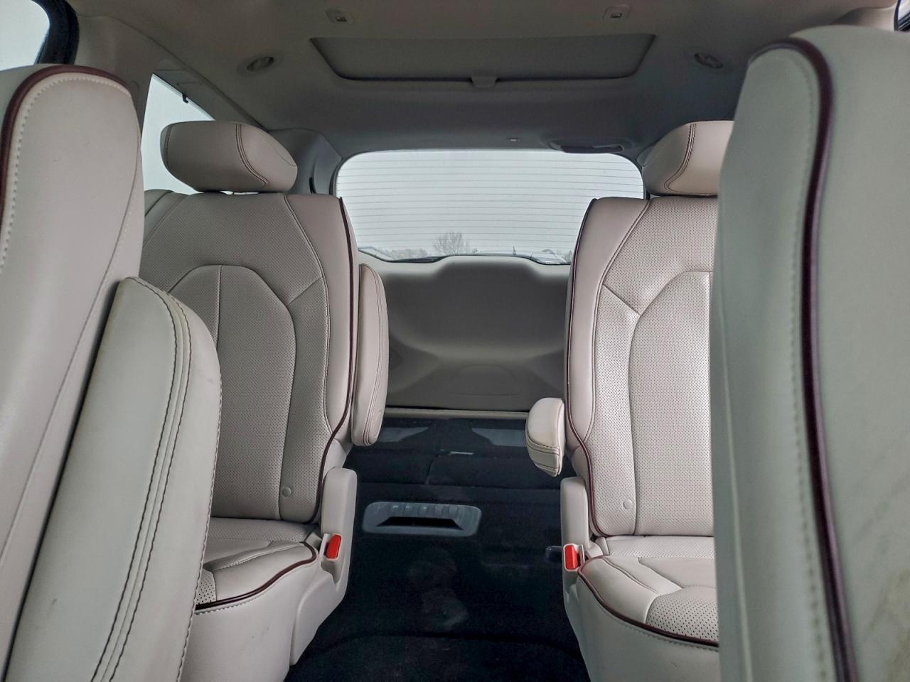 Chrysler Pacifica Limited Image 10