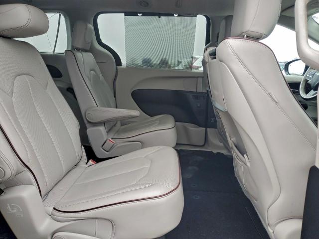 Chrysler Pacifica Limited Image 9