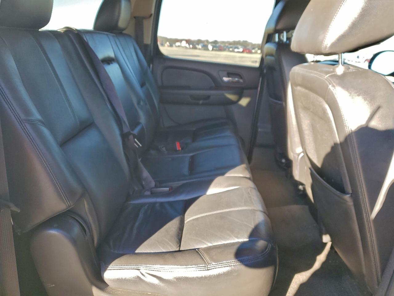 Chevrolet Suburban C1500 Lt Image 7