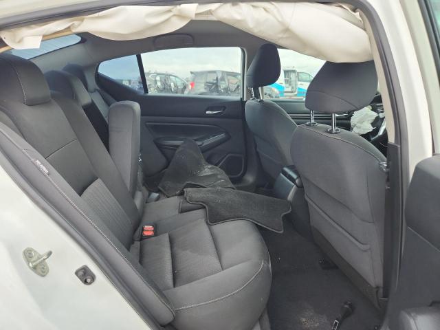 Nissan Altima S Image 9