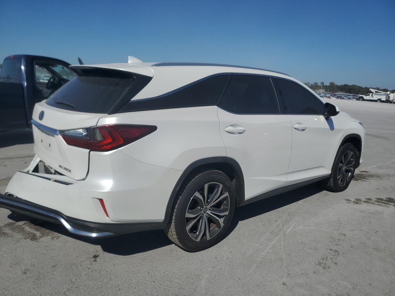 Lexus RX 350 L Image 2