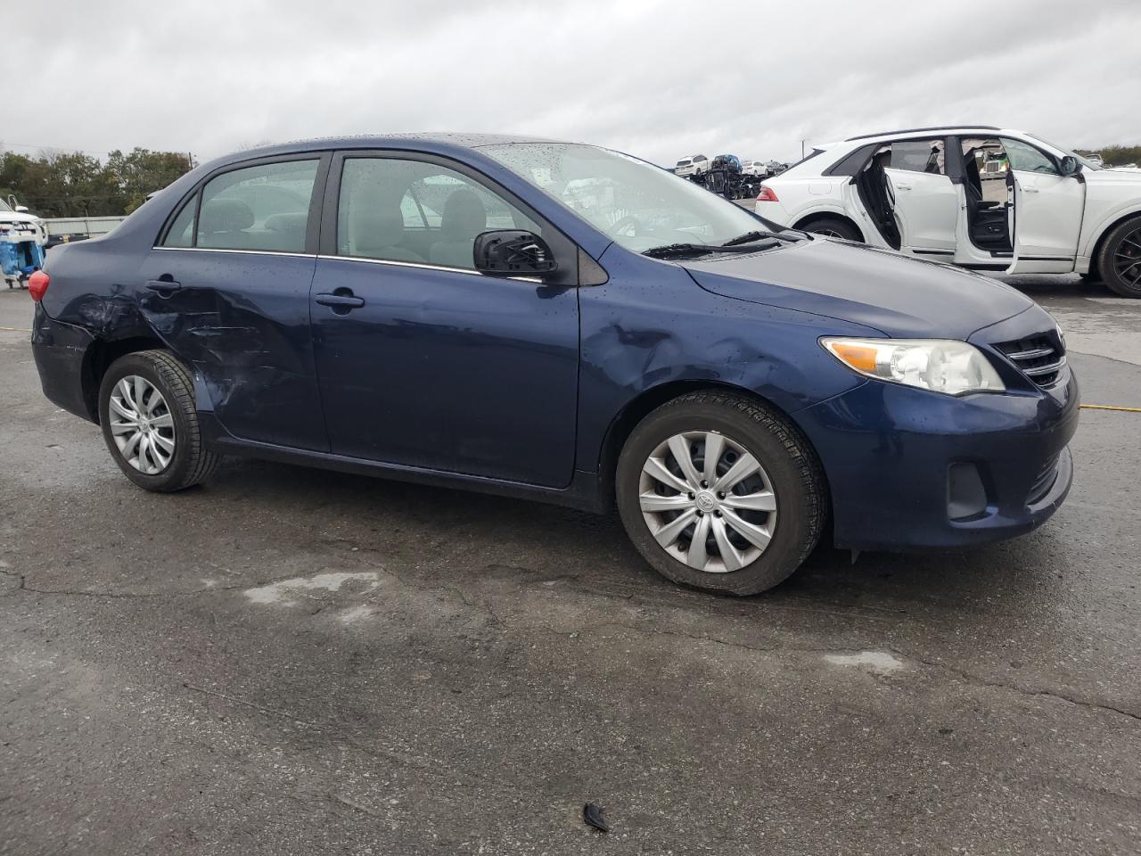 Toyota Corolla Base Image 12