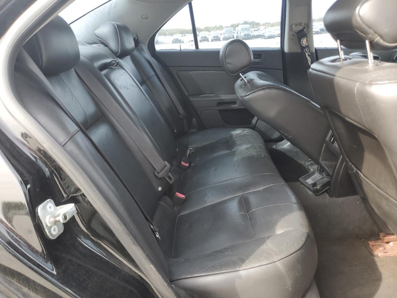 Cadillac STS Image 6