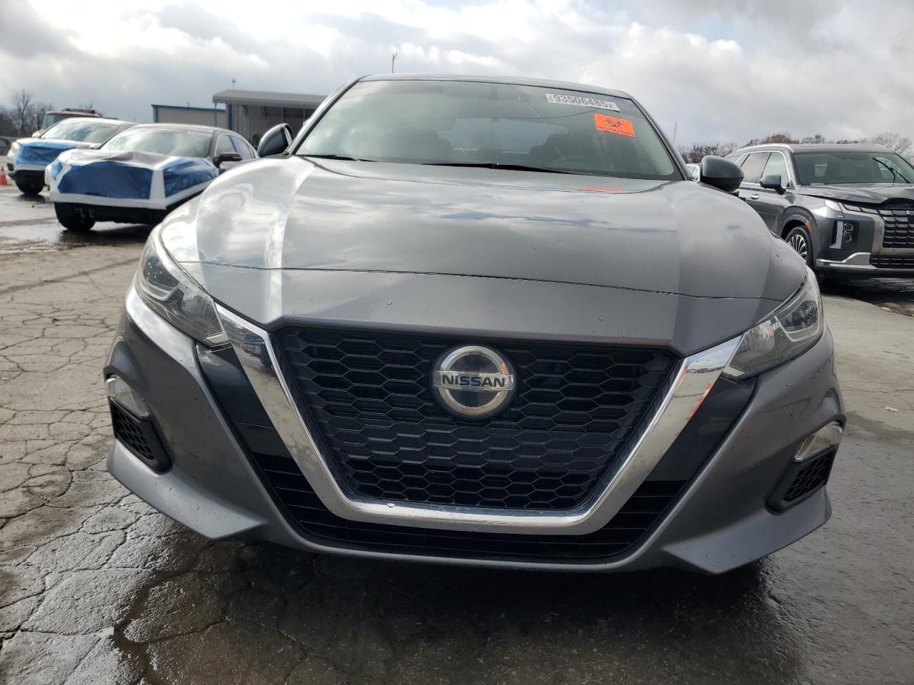 Nissan Altima S Image 4