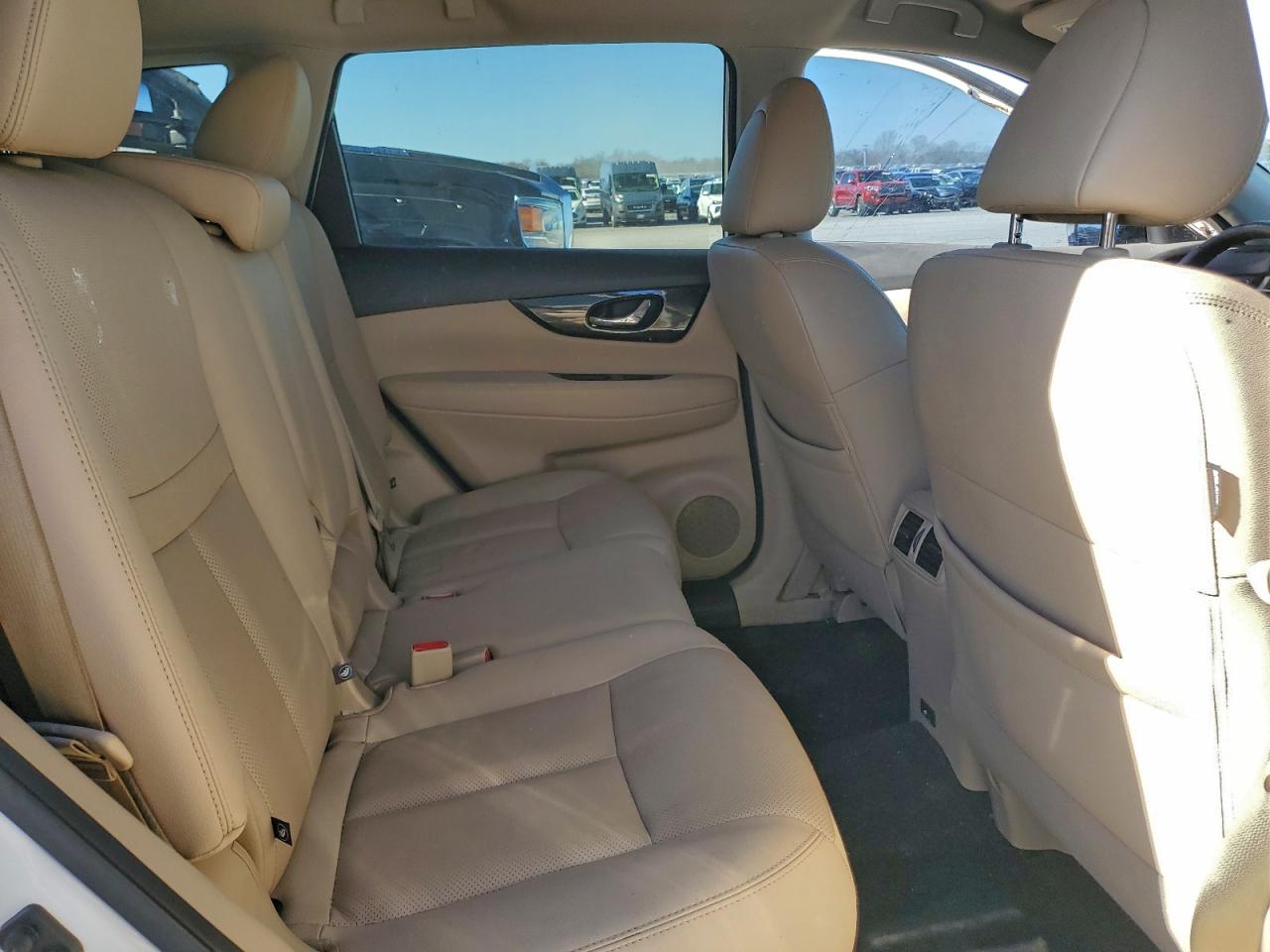 Nissan Rogue S Image 3