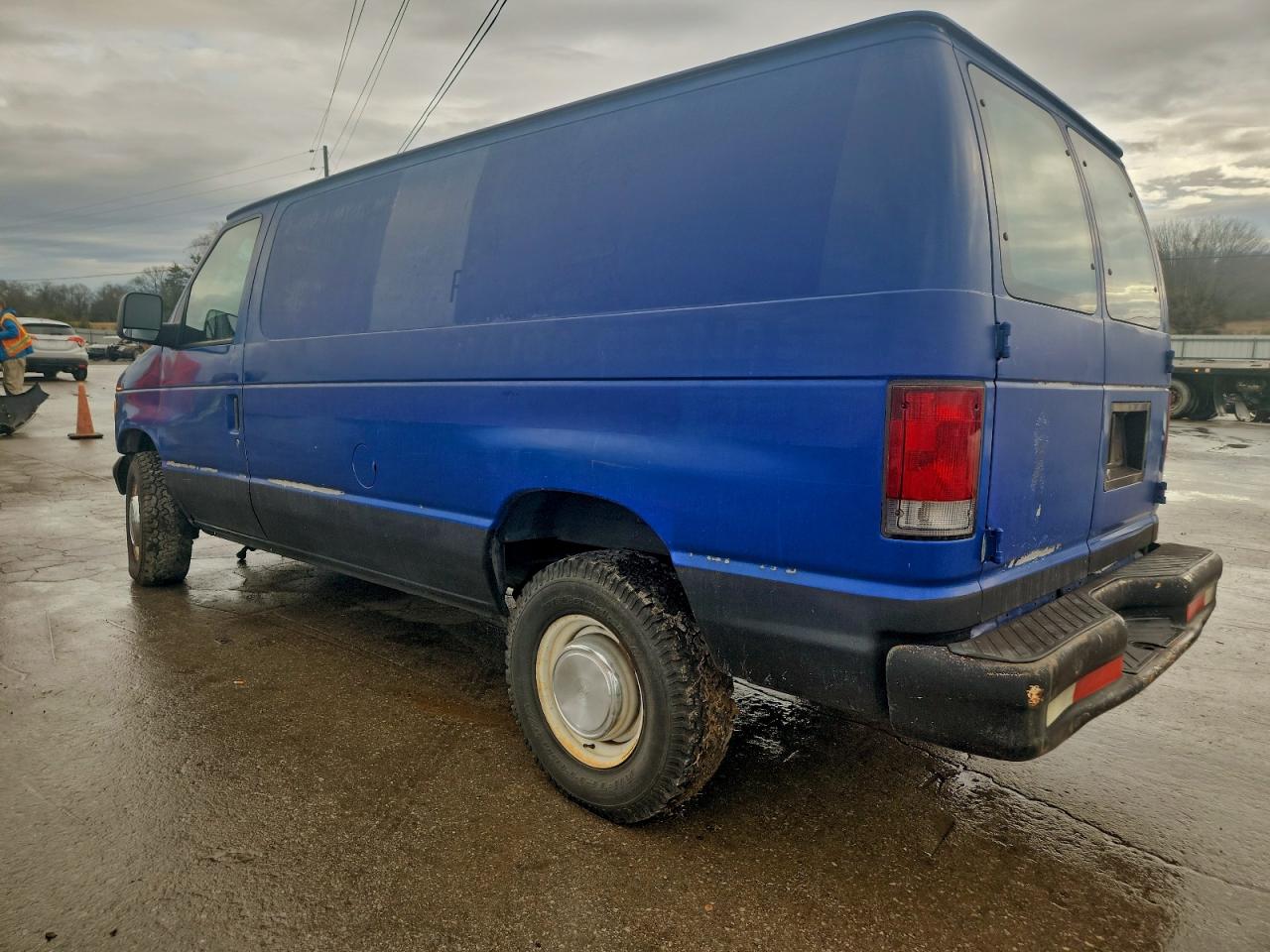 Ford Econoline E250 Van Image 2