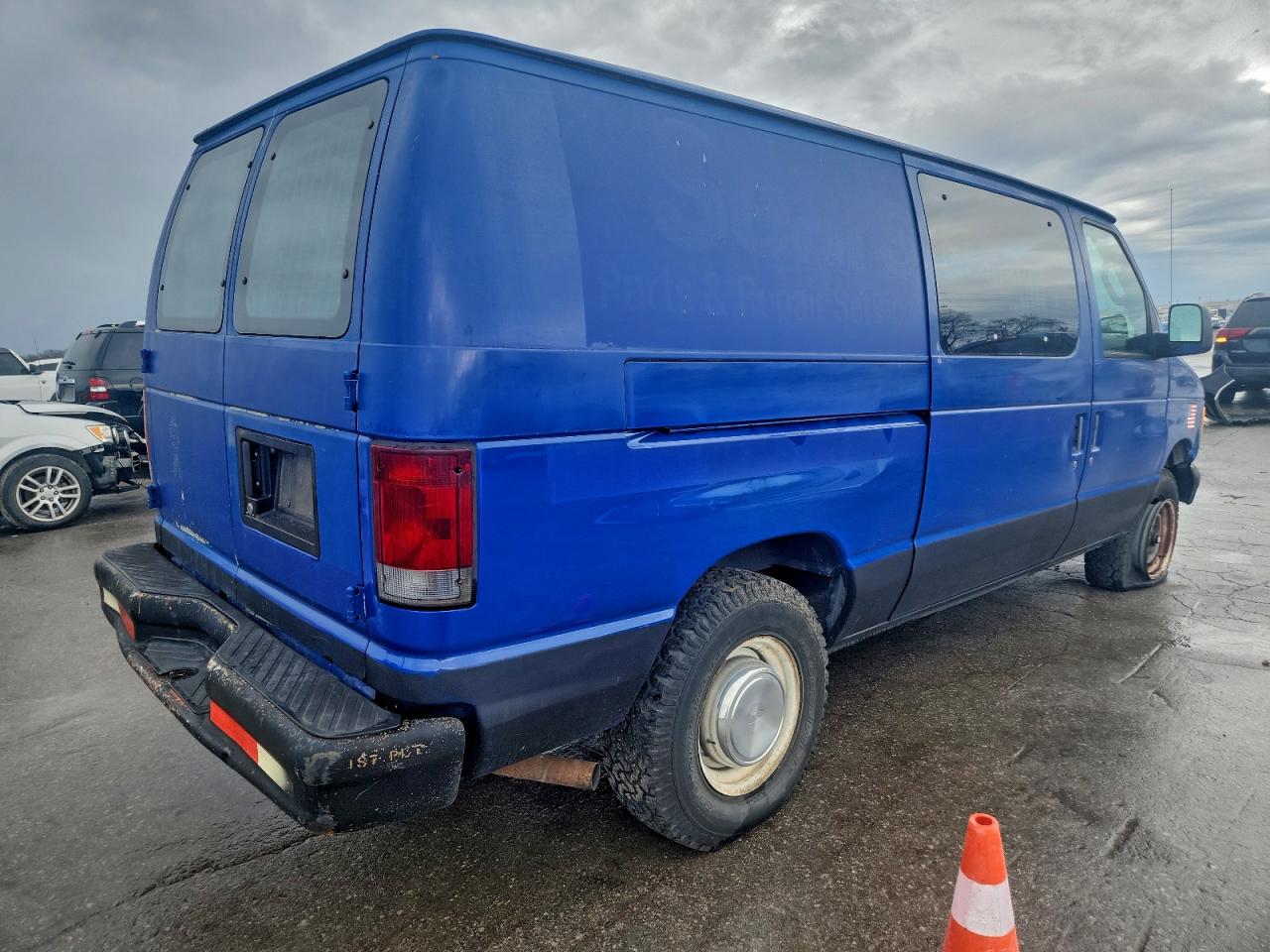 Ford Econoline E250 Van Image 6
