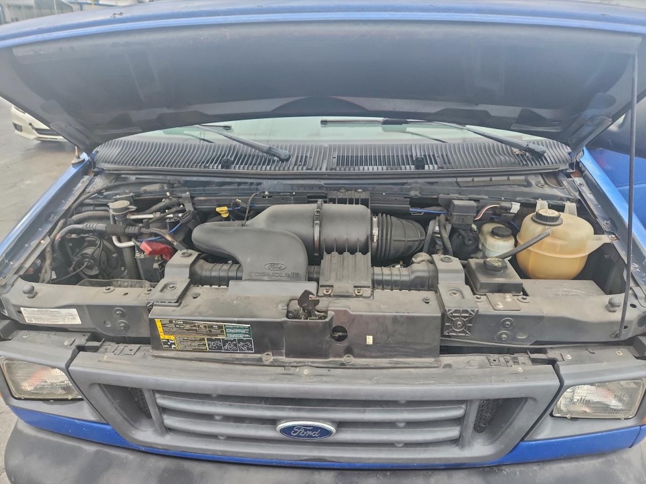 Ford Econoline E250 Van Image 11