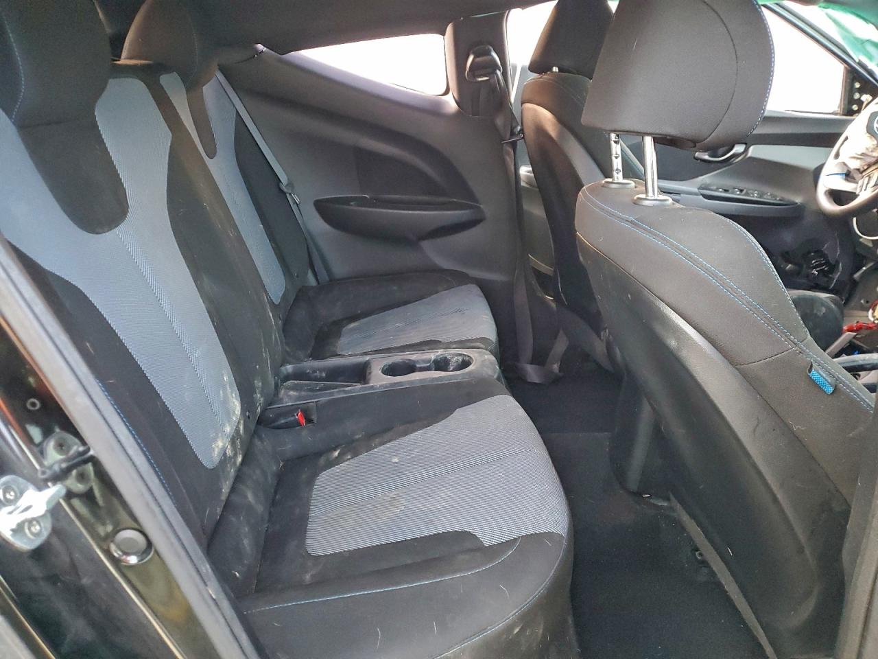 Hyundai VELOSTER Base Image 7