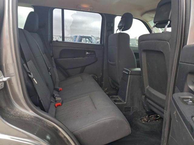 Jeep Liberty Sport Image 6