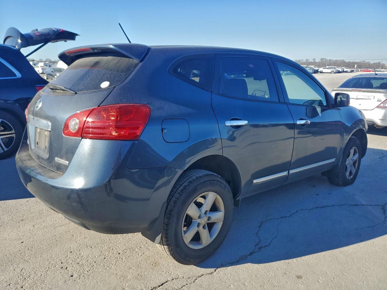 Nissan Rogue S Image 3