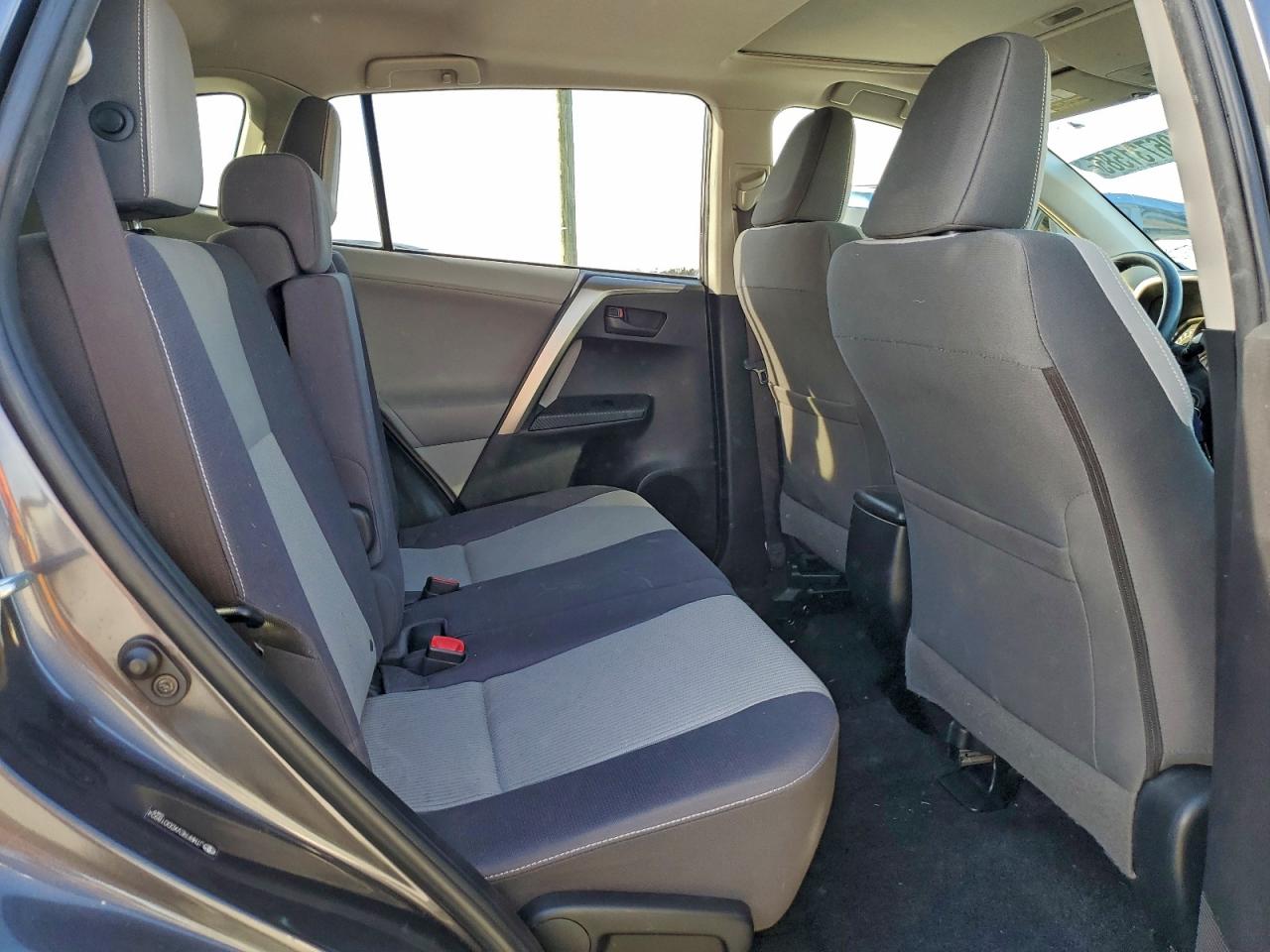 Toyota RAV4 Xle Image 6