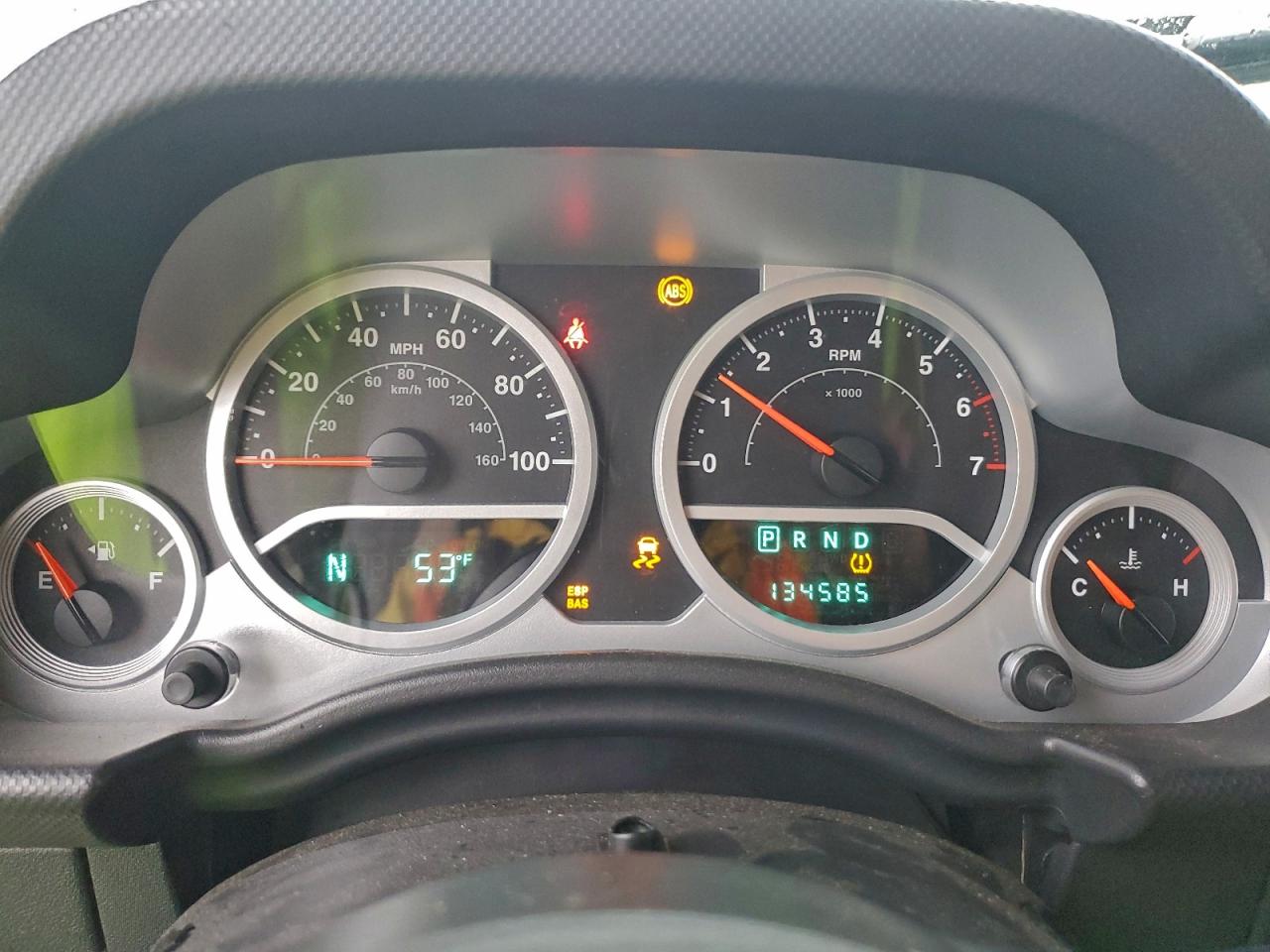 Jeep Wrangler Sahara Image 7