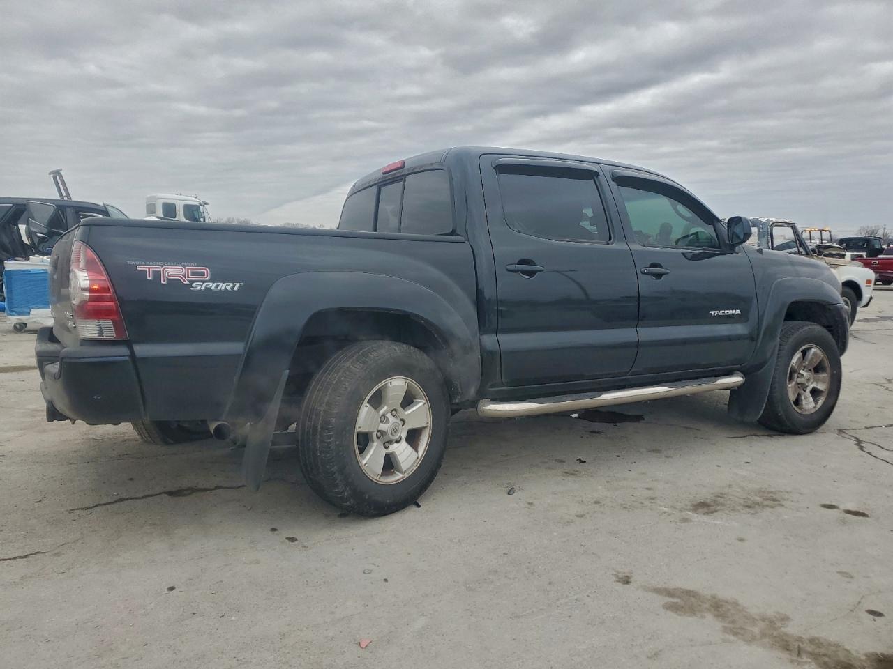 Toyota Tacoma Double Cab Prerunner Image 2