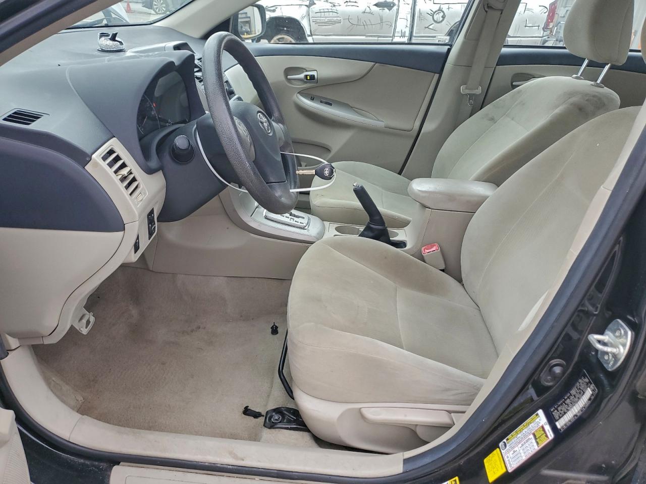 Toyota Corolla Base Image 5