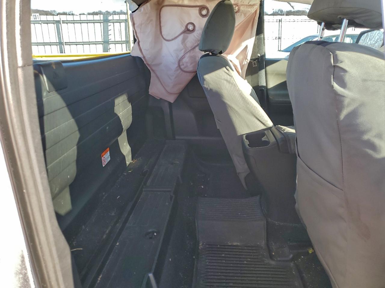 Toyota Tacoma Access Cab Image 12