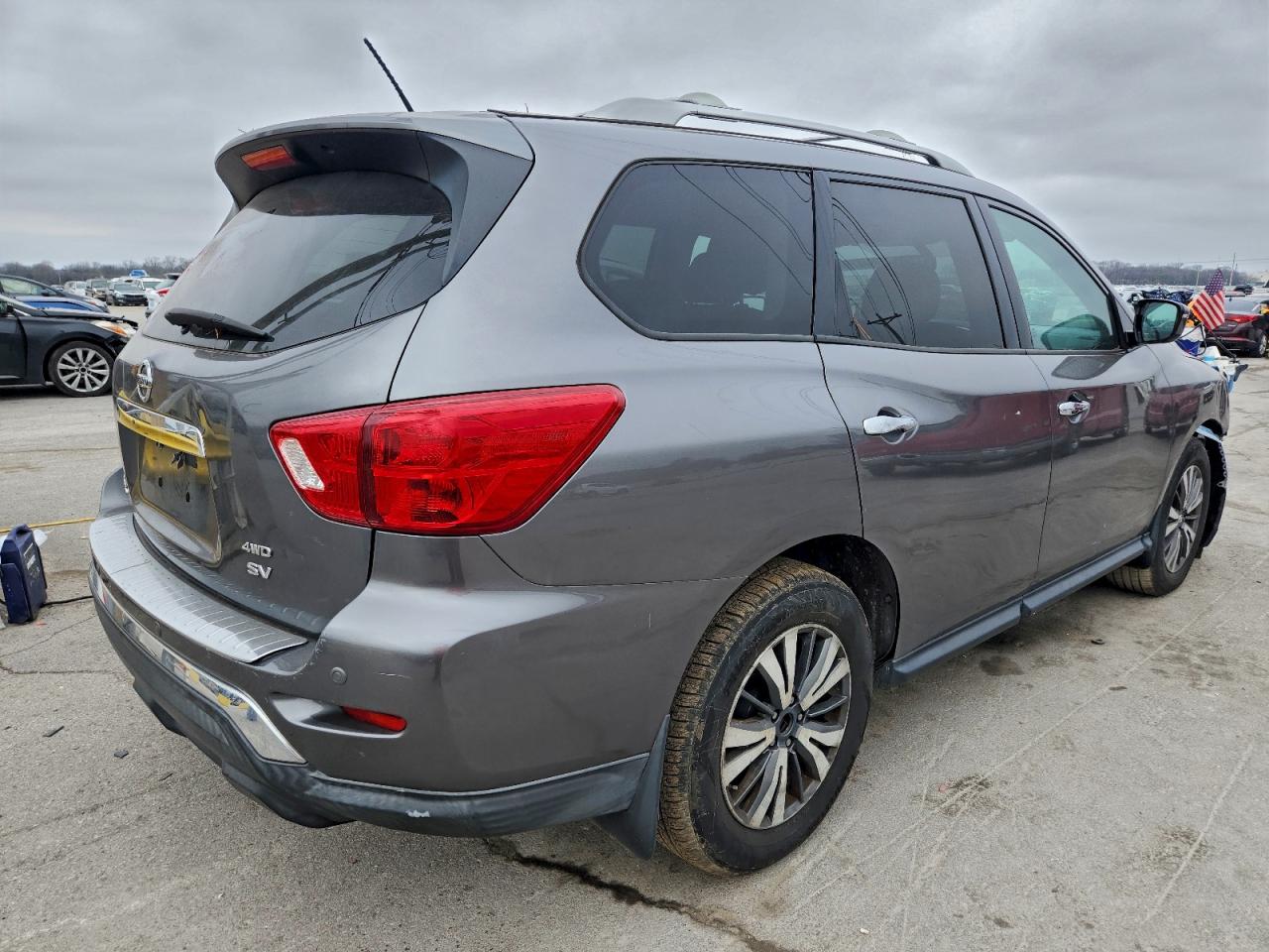 Nissan Pathfinder S Image 3