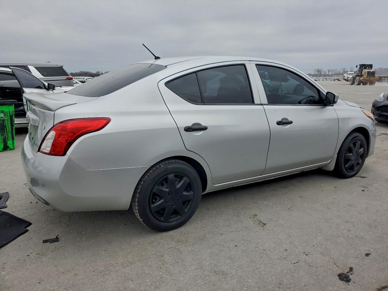 Nissan Versa S Image 2