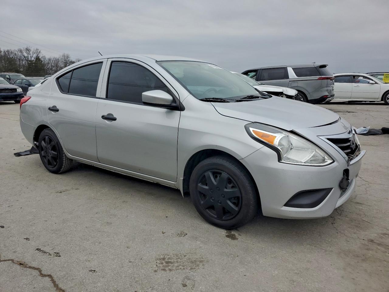 Nissan Versa S Image 4