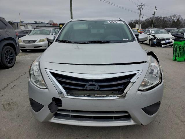 Nissan Versa S Image 5