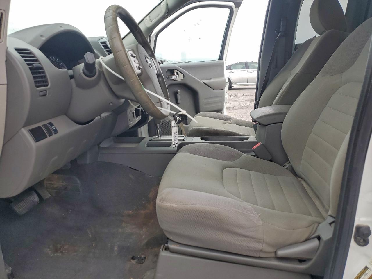 Nissan Frontier S Image 8