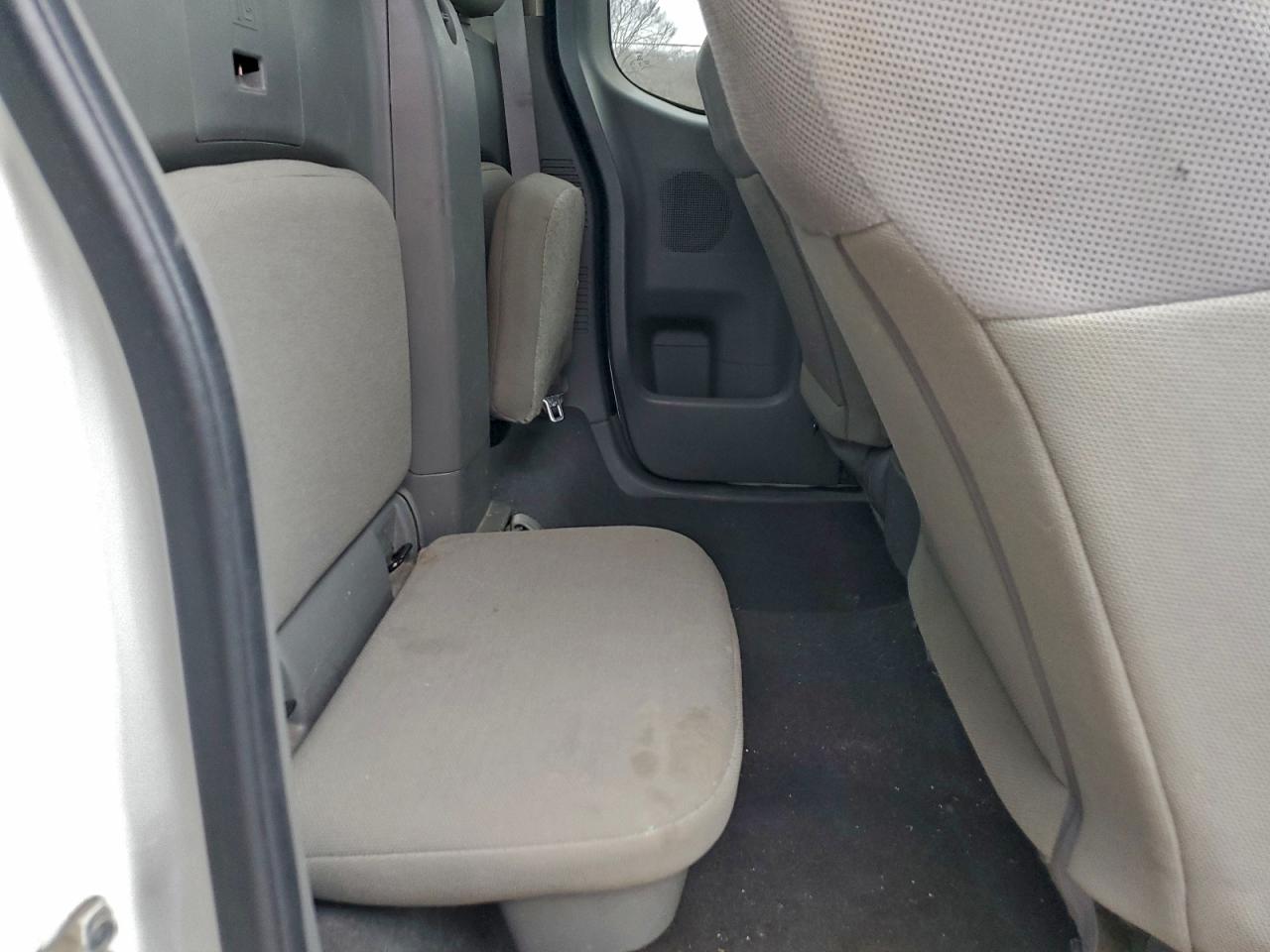 Nissan Frontier S Image 7