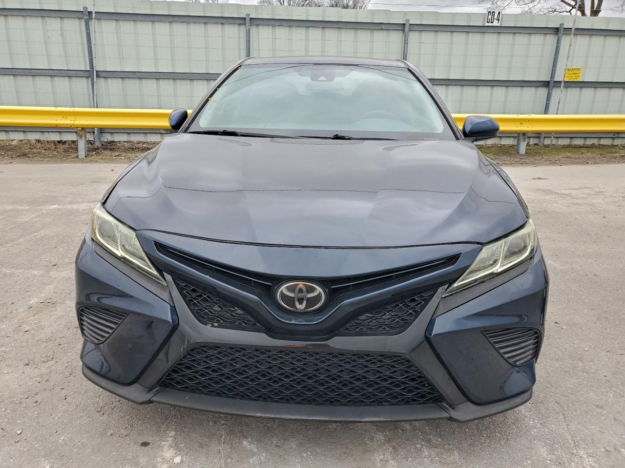 Toyota Camry L Image 7