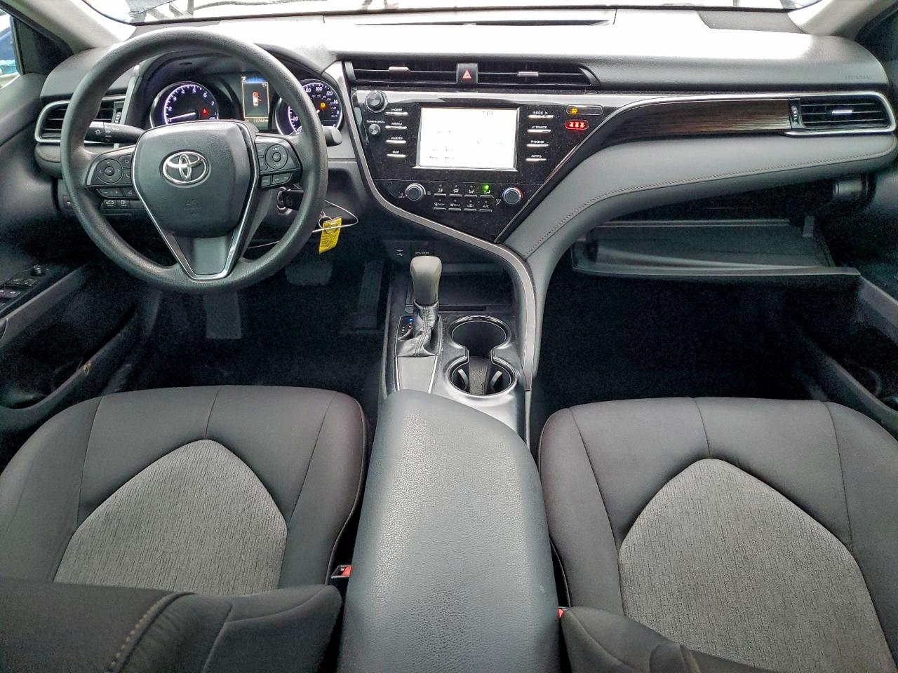 Toyota Camry L Image 6