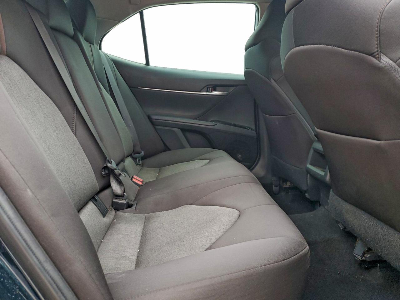 Toyota Camry L Image 12