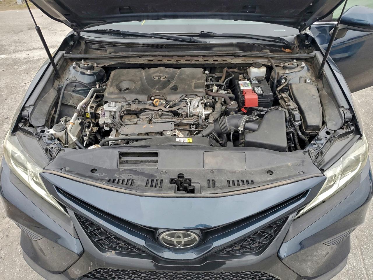 Toyota Camry L Image 9