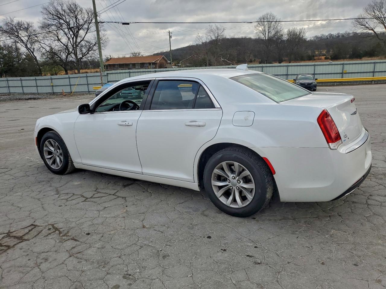 Chrysler 300 Limited Image 4