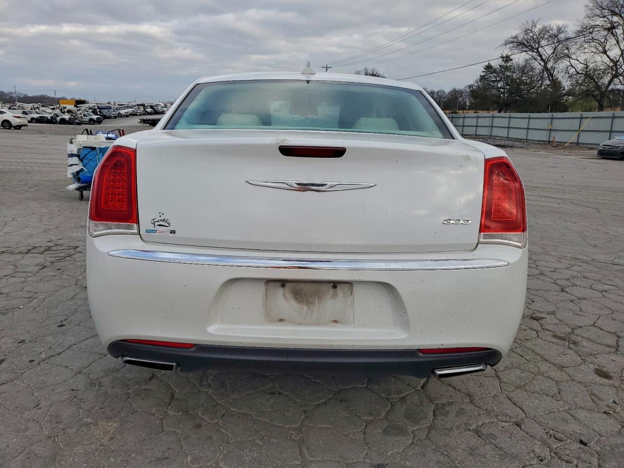 Chrysler 300 Limited Image 9