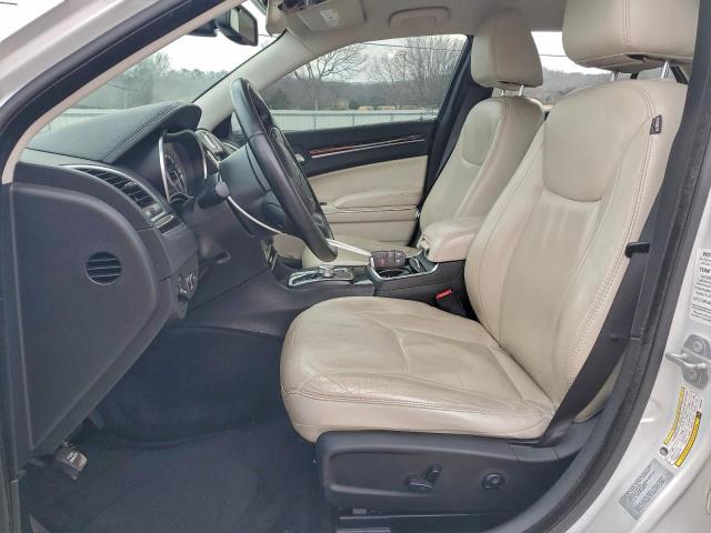 Chrysler 300 Limited Image 3