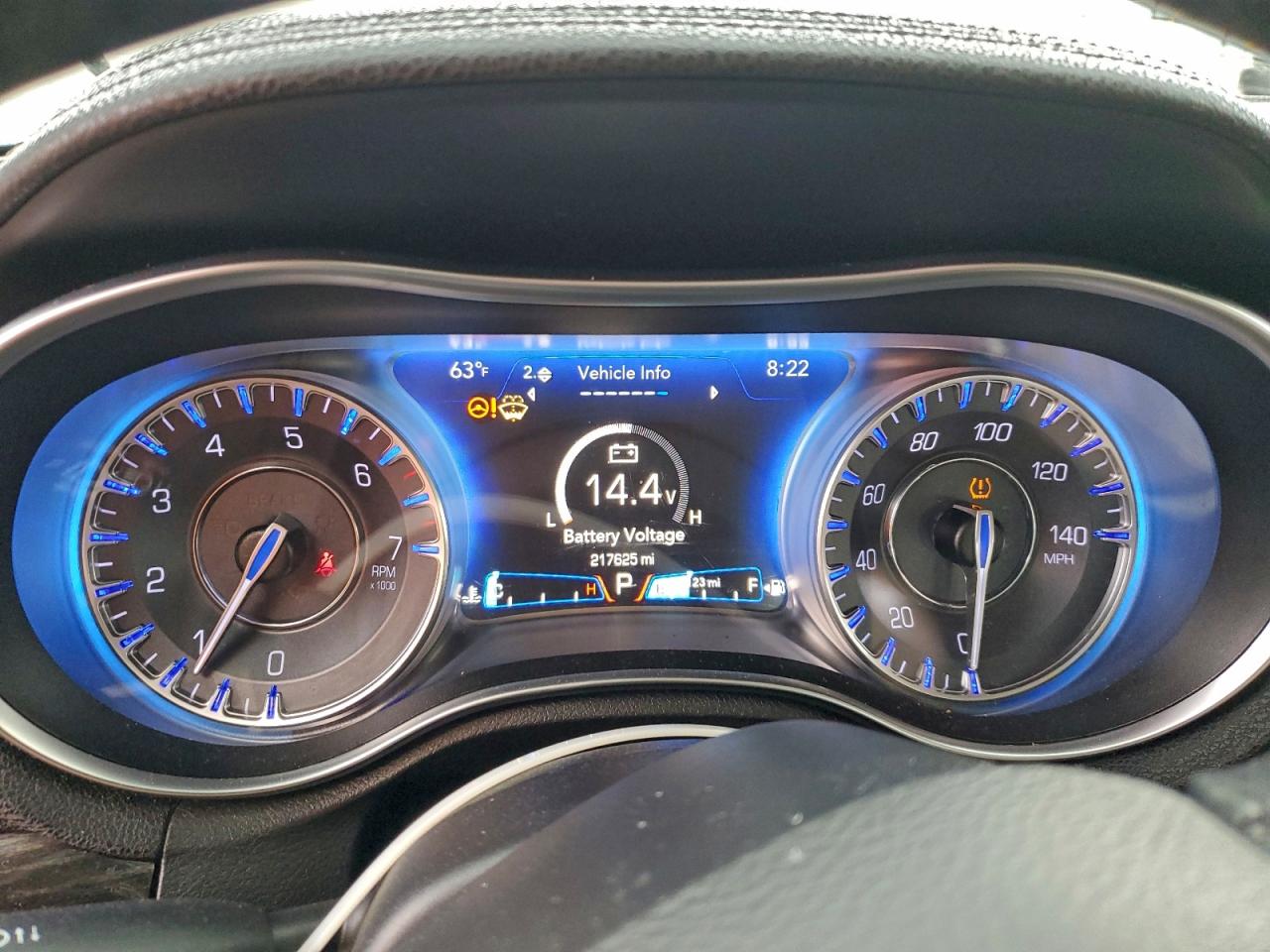 Chrysler 300 Limited Image 12