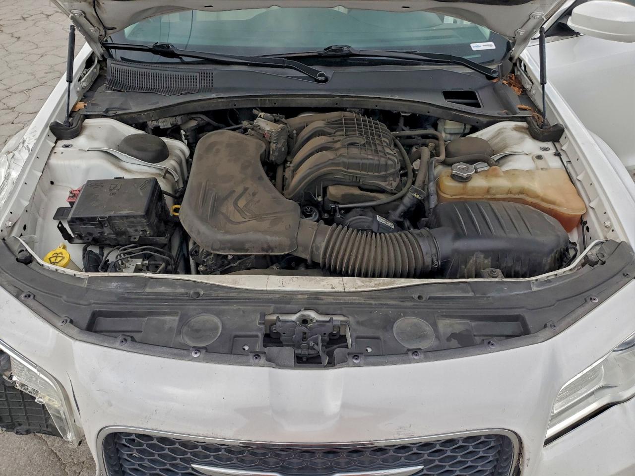 Chrysler 300 Limited Image 8