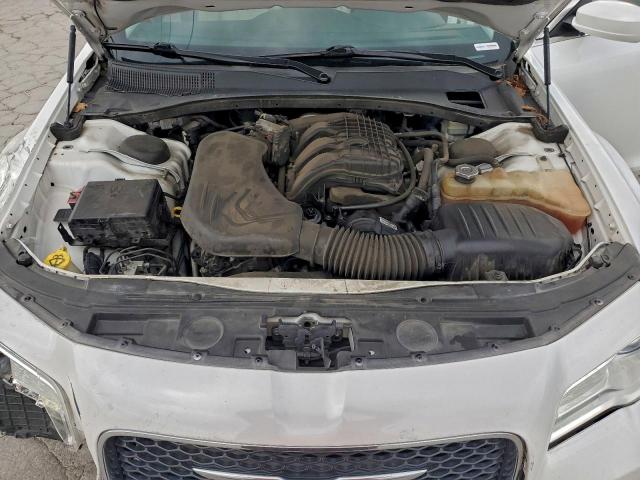 Chrysler 300 Limited Image 8