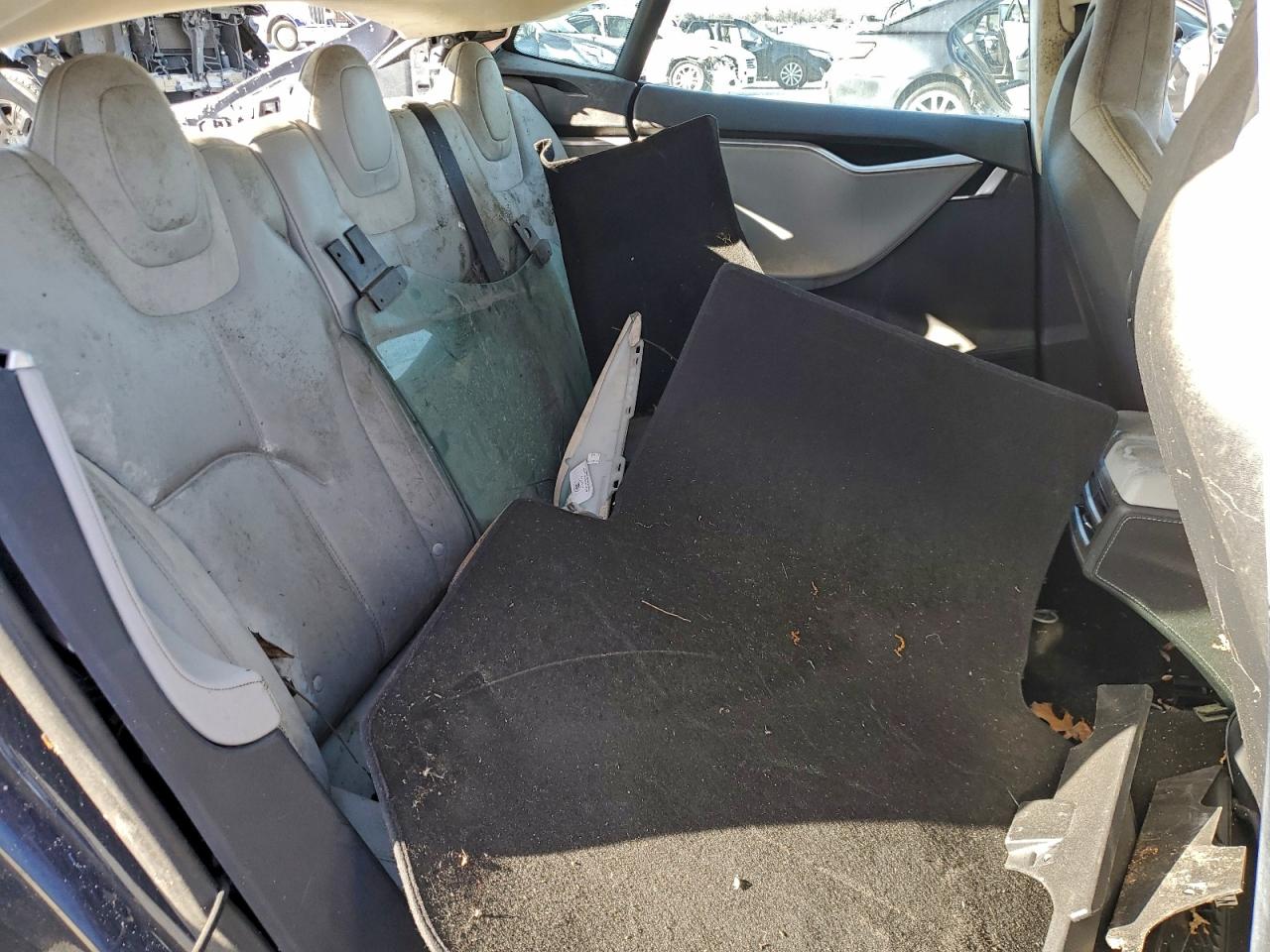 Tesla Model S Image 4