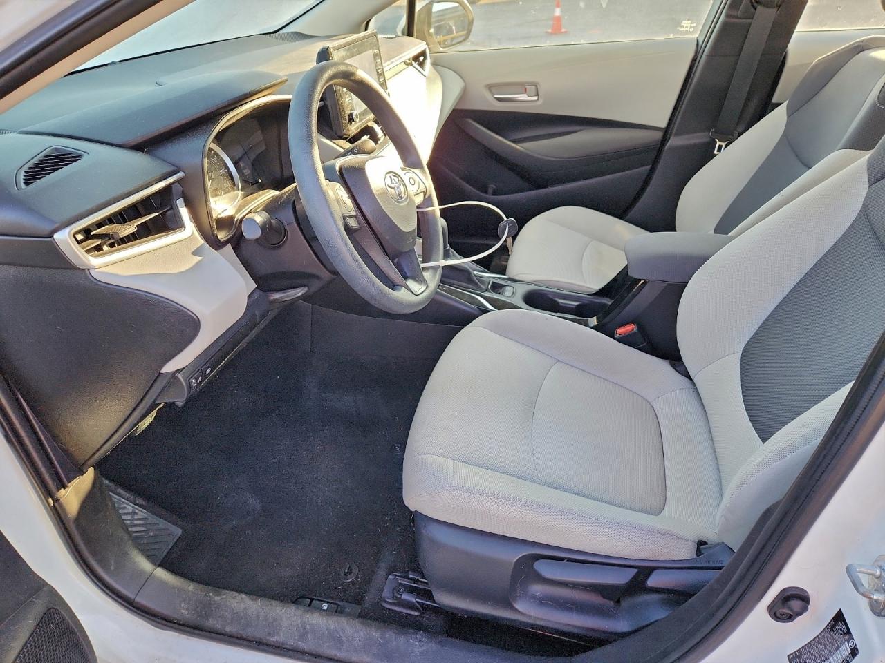 Toyota Corolla L Image 12