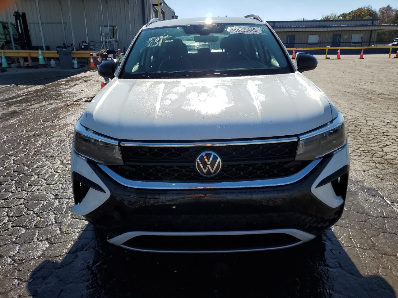 Volkswagen Taos S Image 8