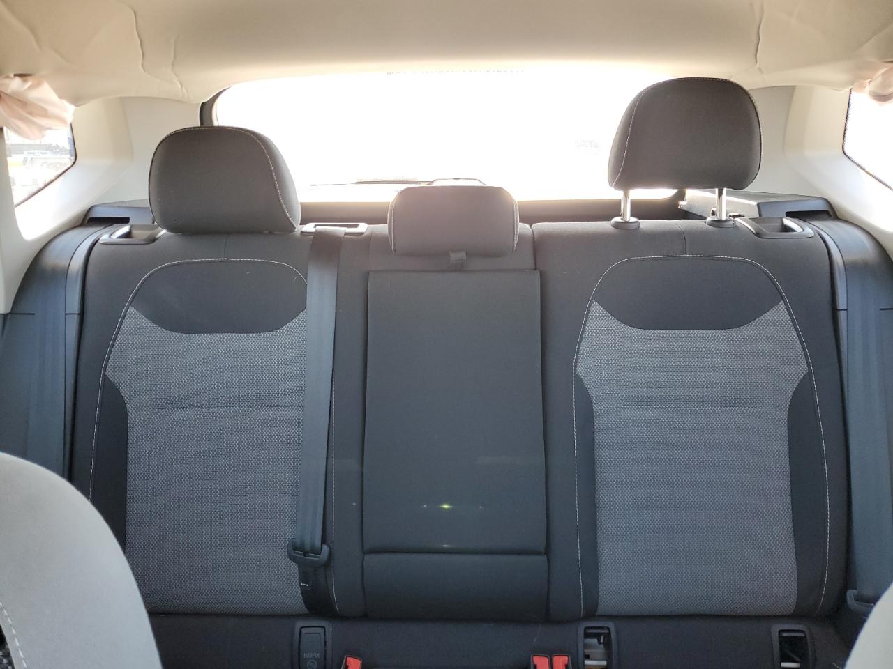 Volkswagen Taos S Image 3