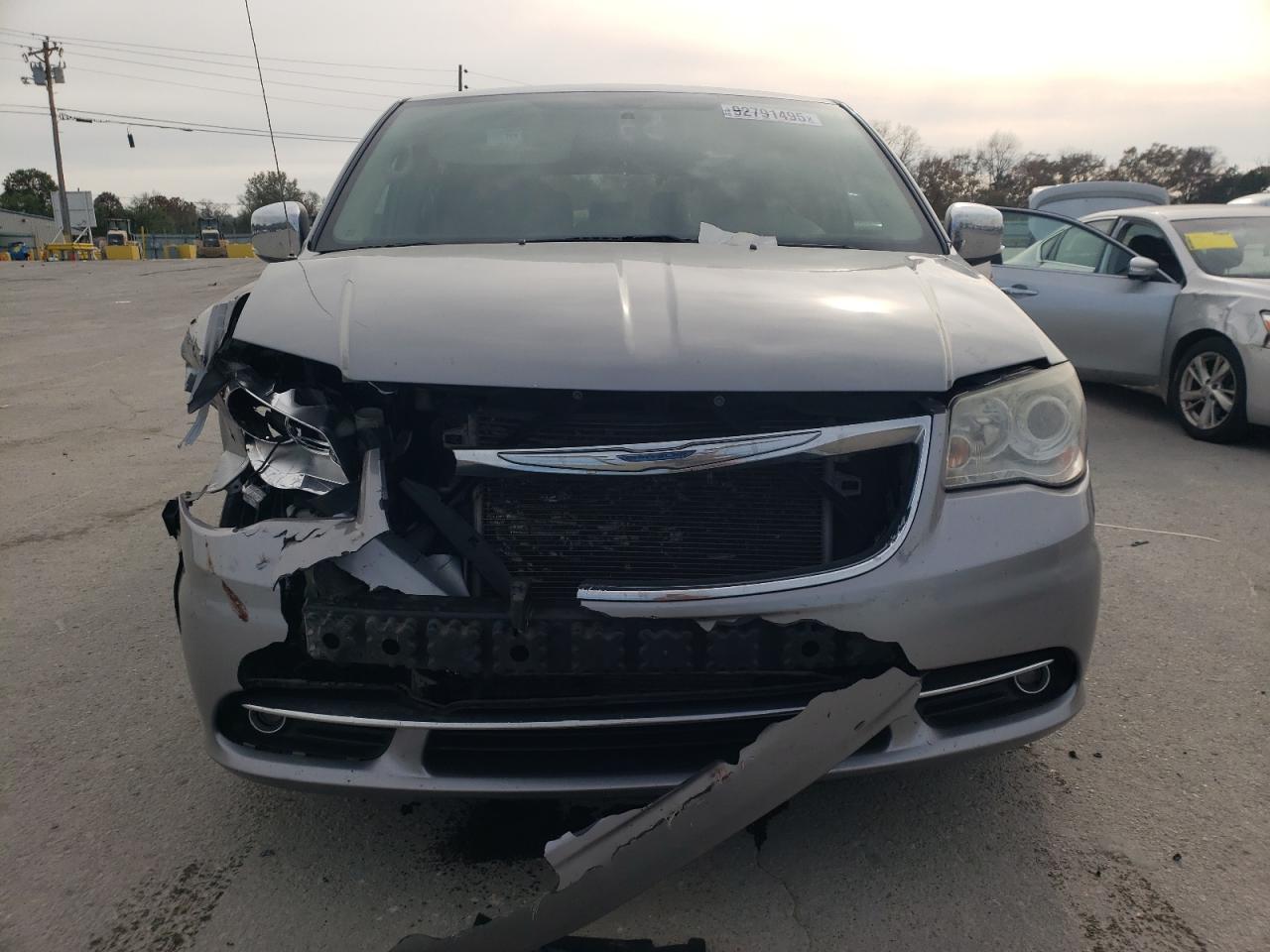 Chrysler Minivan Limited Image 2