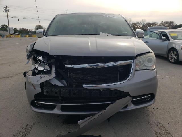 Chrysler Minivan Limited Image 2