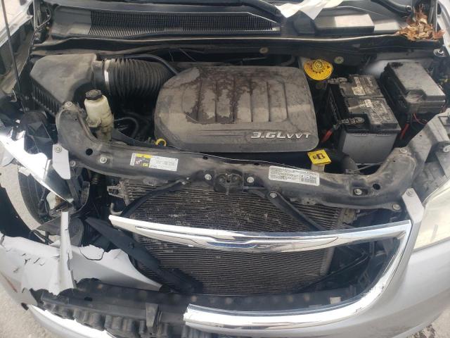 Chrysler Minivan Limited Image 12