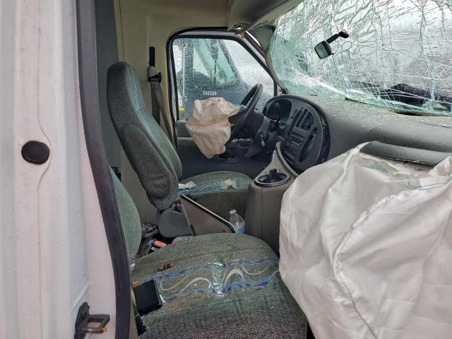 Ford Econoline 450 E450 Super Duty Cutaway Van Image 7