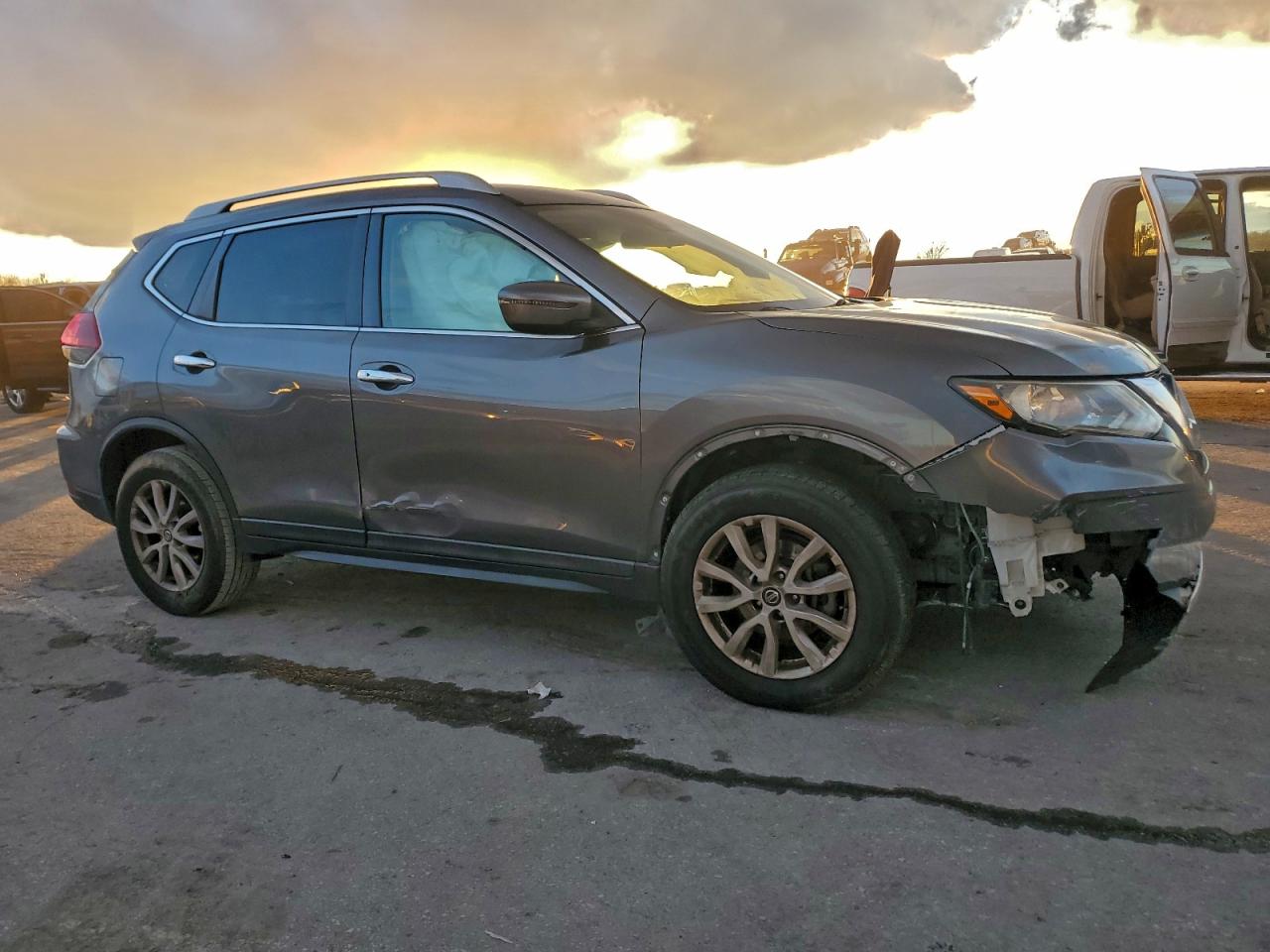 Nissan Rogue S Image 3