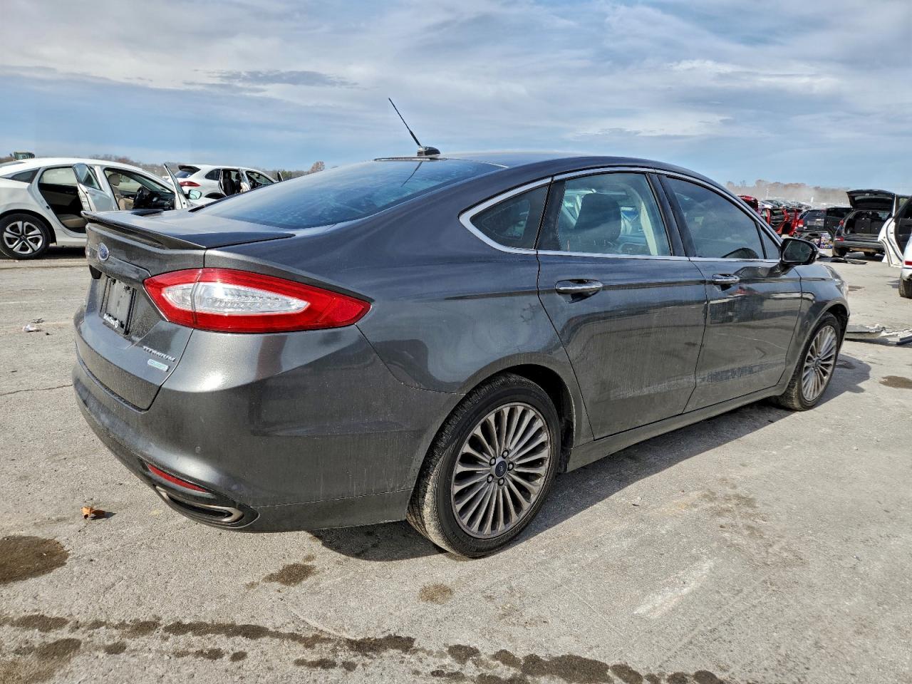 Ford Fusion Titanium Image 2