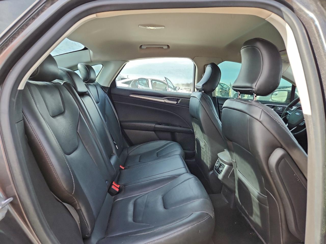 Ford Fusion Titanium Image 8