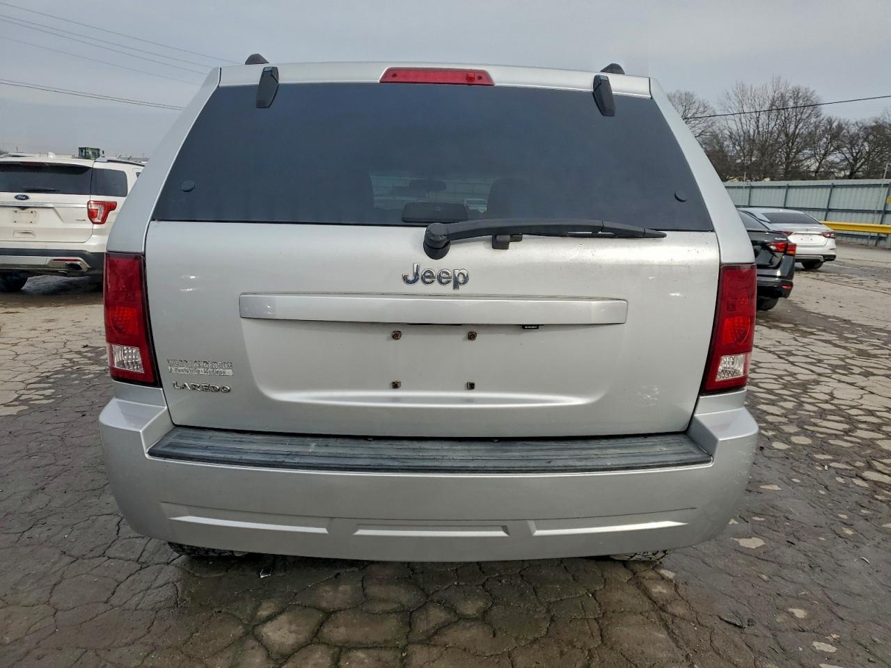 Jeep Grand Cherokee Laredo Image 12