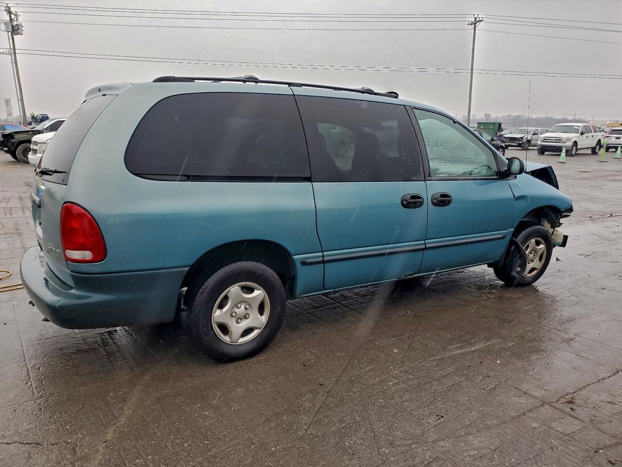 Dodge Caravan Image 4