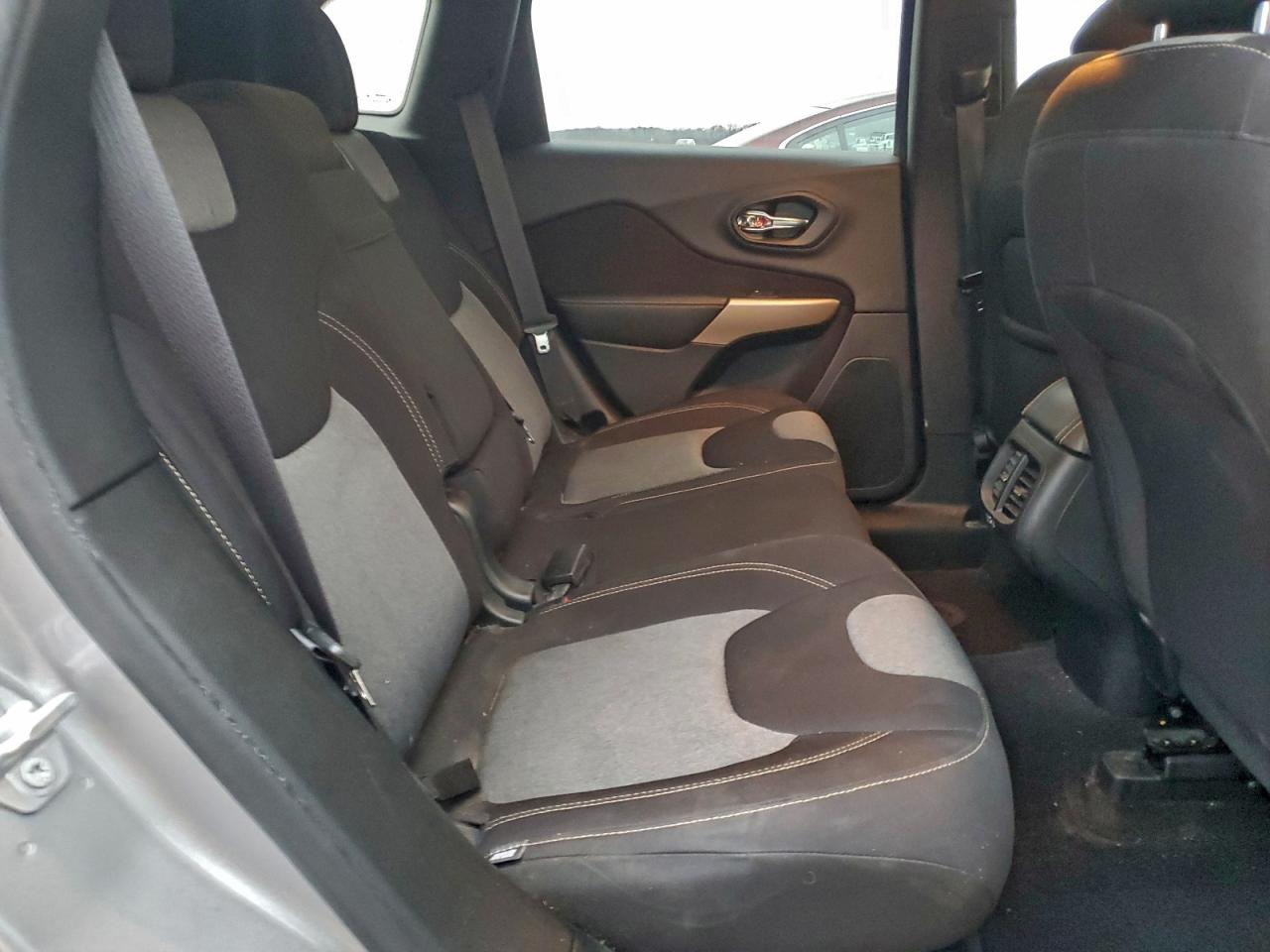 Jeep Grand Cherokee Latitude Image 7